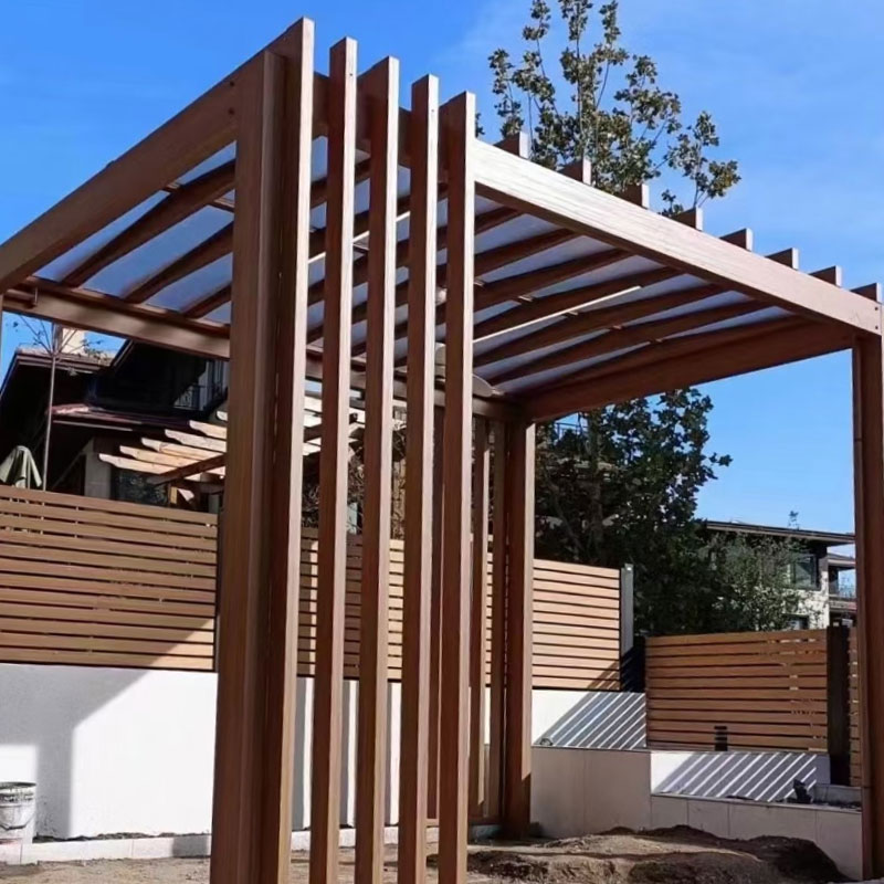 Metalna pergola od imitacije drveta