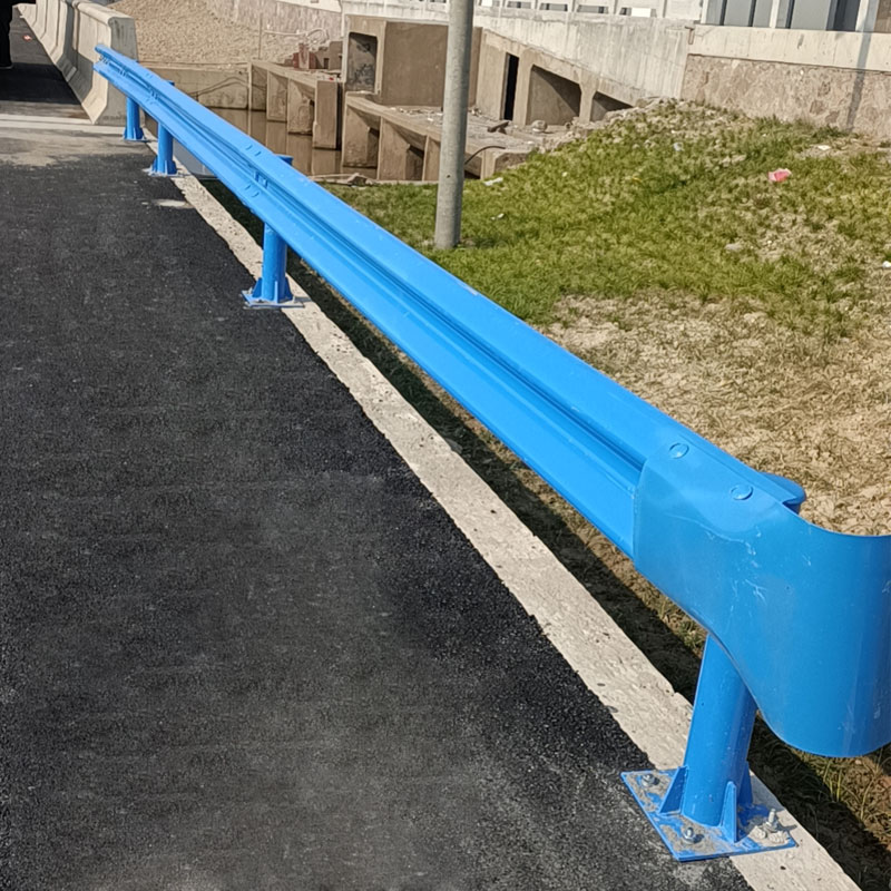 Valovita zaštitna ograda od plastičnog spreja